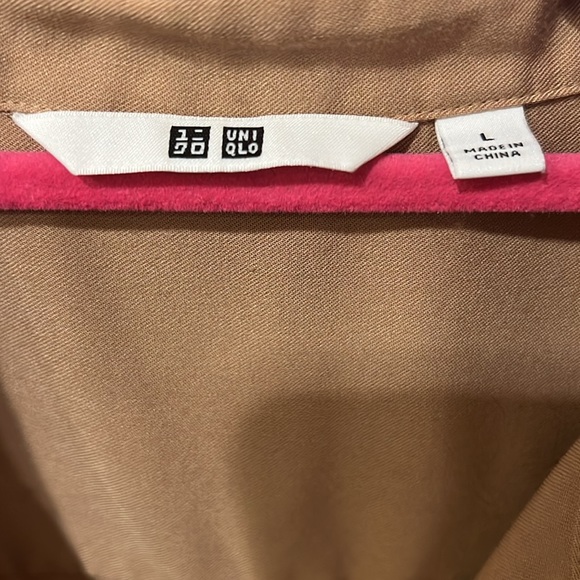 ๐ดUNIQLO - Soft Brushed Long Sleeve Camel Shirt - Size L - Picture 5 of 10